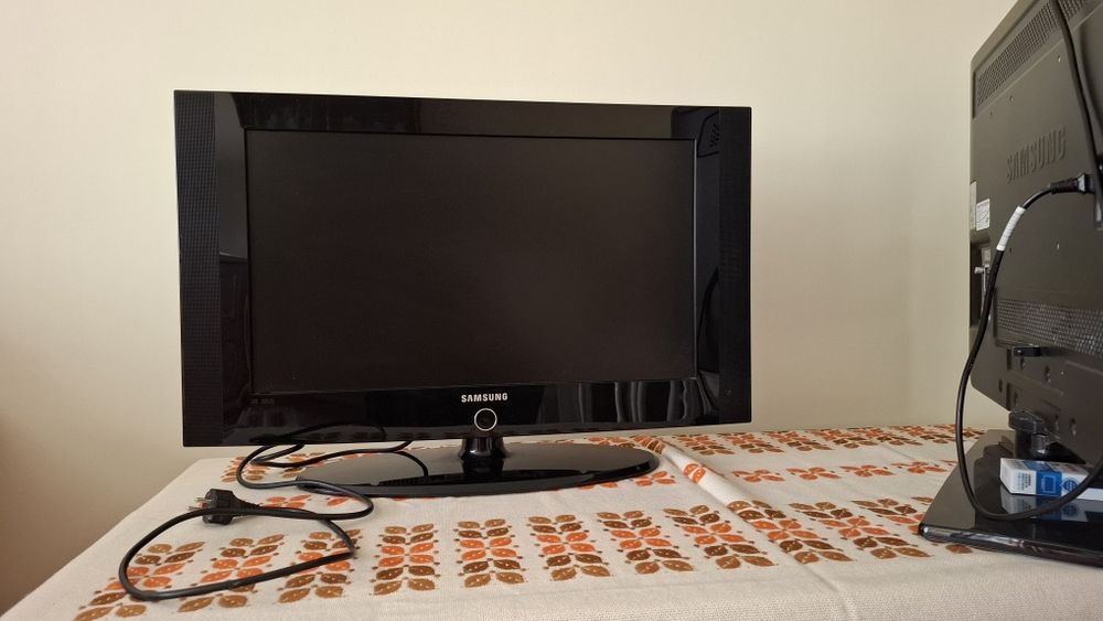 Два ЖК-Телевизора Samsung