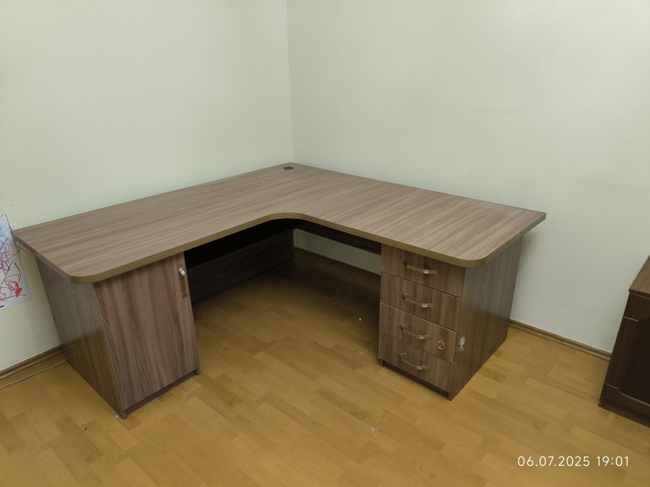 Стол компьютерный