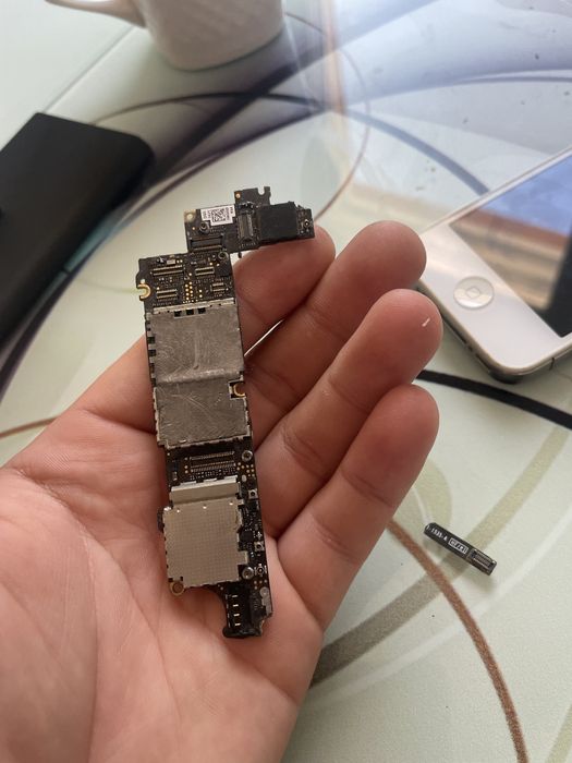 Iphone 4S pentru piese