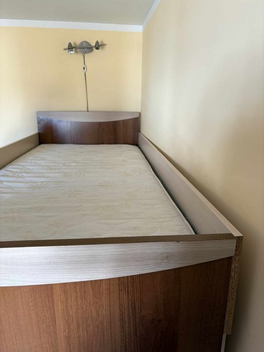 Двойно детско легло, с шкафове и гардероб