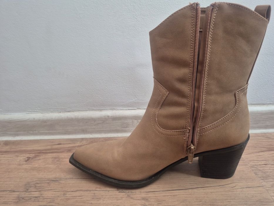 Ghetuțe Bershka - nr 39