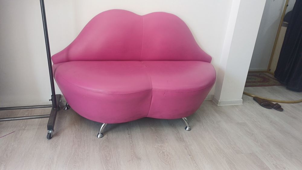 Тримо ва диван сотилади,холати алоо