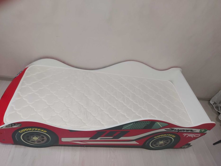 Продам детскую кровать б/у