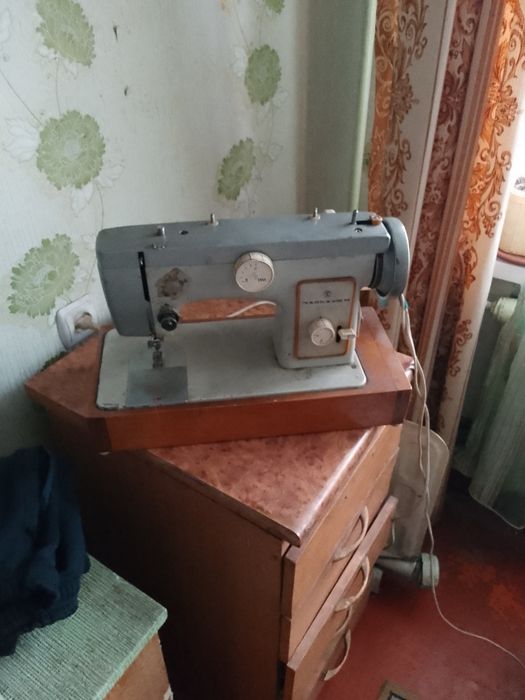 Продам советскую швейную машинку