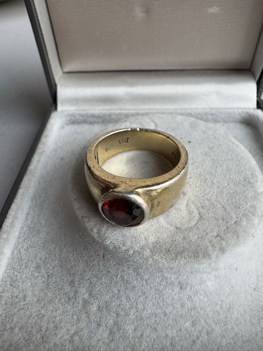 Inel din argint si granat