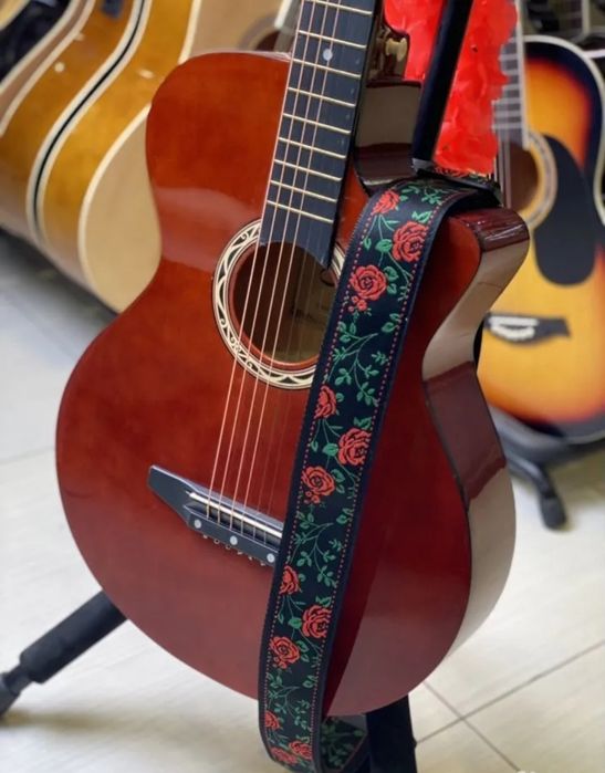 Гитара акустическая шестиструнная Мега акция