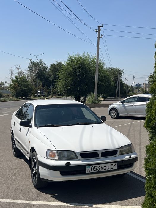 Продам машину карина е