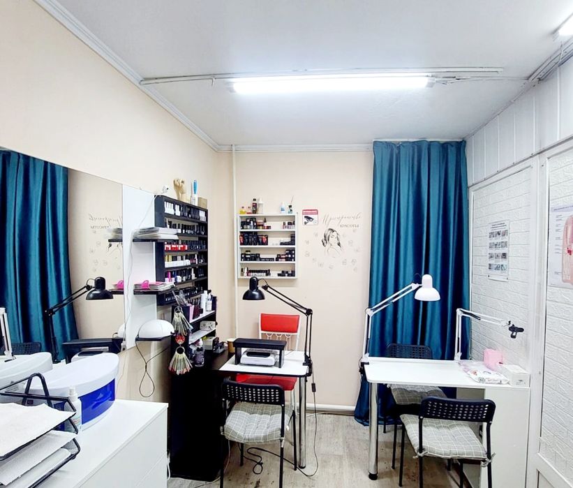 Продам материалы и мебель  для маникюра