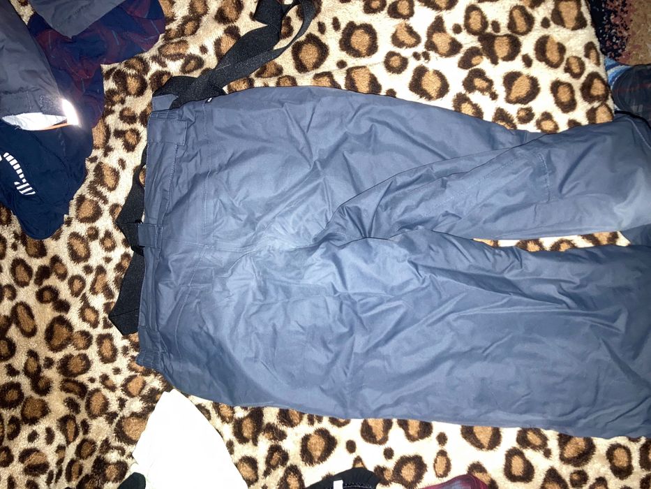 Vând costum icepeak