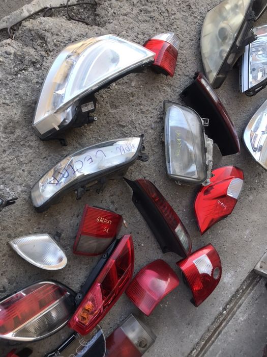 Фарове и стопове за различни автомобили