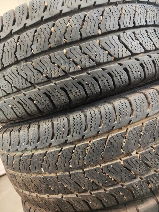 2бр.зимни гуми 235/65/16C Semperit