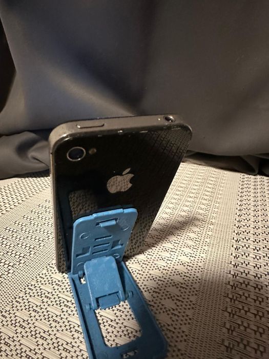 iPhone 4 16 GB perfect functional stare foarte buna fara cont iCloud