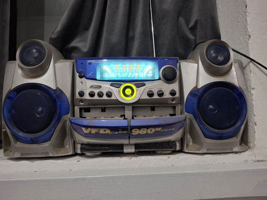 Продается музыкальный центр Milka MK-9809