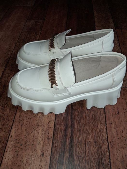 Продаю лоферы 40 размер маломерки