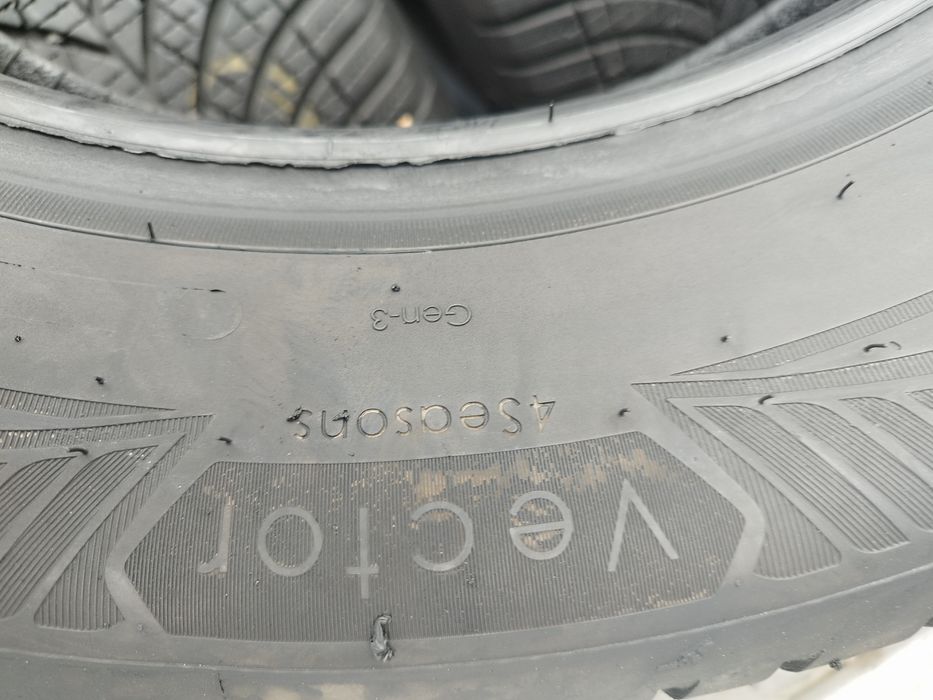 215-60-17 Goodyear Vector 4 SEASONS Gen 3