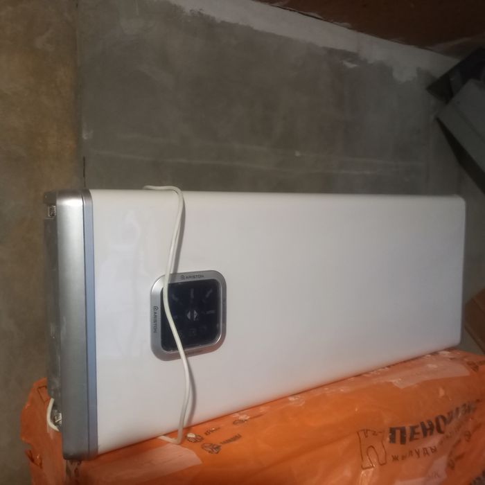 Продам бойлер Ariston
