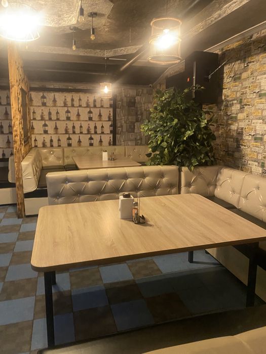 Кафе в центре города с летней площадкой