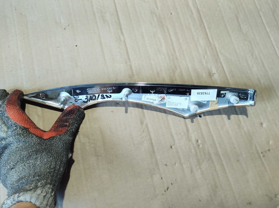 Декоративна Лайсна Задна Дясна Врата Mercedes E class W211 V6 Tmodel