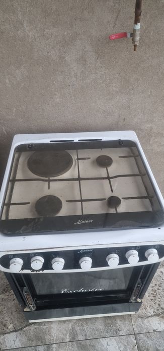 Продам газовую плиту.
