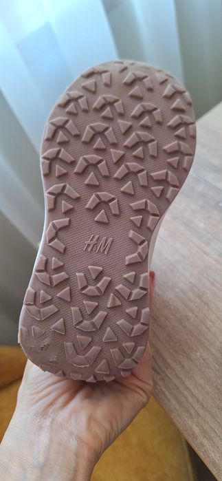 Детски боти за момиче. HM. Като нови. 26 номер.