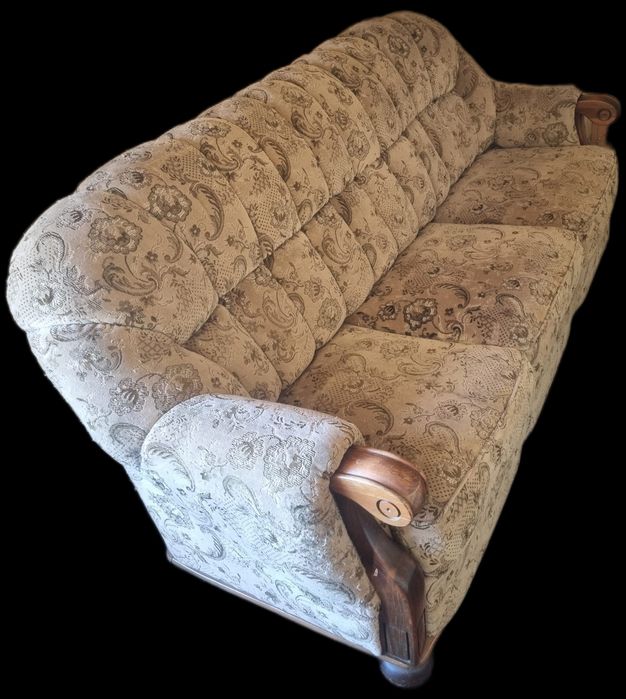 Canapea 3 persoane ( Lemn masiv ) stare foarte buna