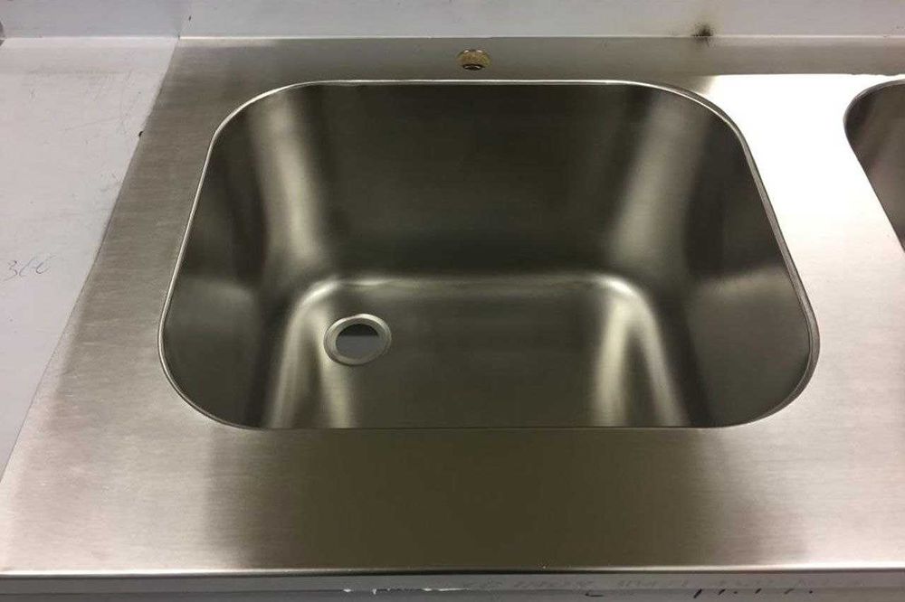 Мебель из нержавеющей стали