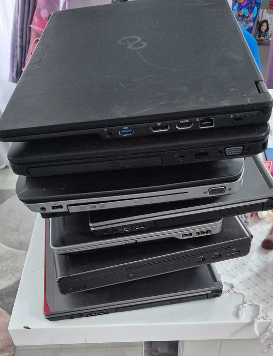 Lot 10 Laptop-uri