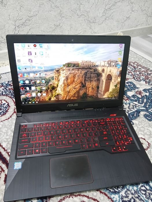 Kompyuter notebook asus