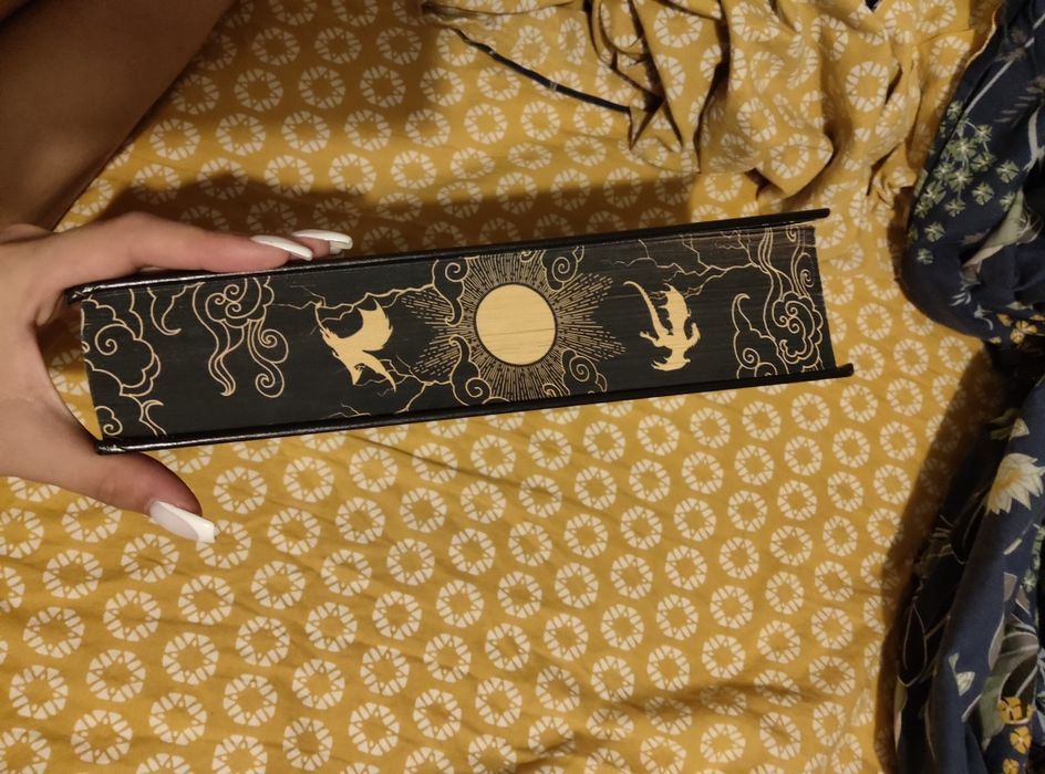 Книга четвърто крило