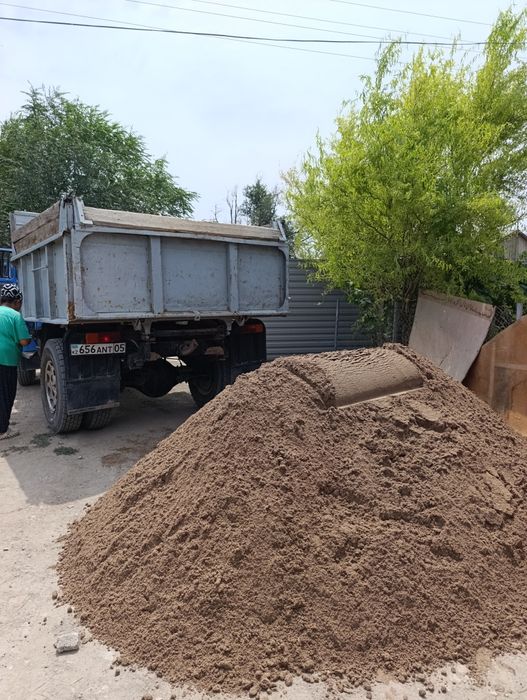 Доставка спучих грузов Песок Камень Сникерс Баласт Щебень Глина Отсев