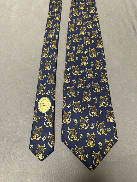 Колекция от 100 маркови вратовръзкиGucci,Dior,Kenzo,Yves Saint Laurent