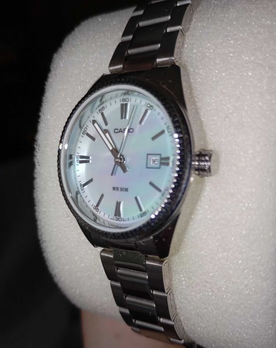Часовник дамски Casio LTP-1302DS-2AVDF. Циферблат от седеф.