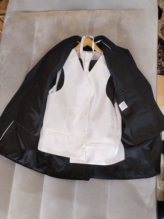 Costum negru din lana nr. 44