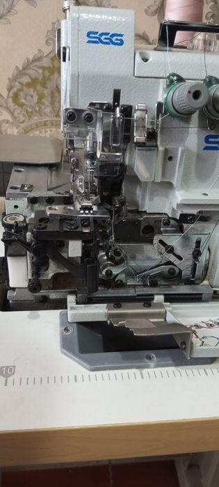 Швейная машинка оверлок