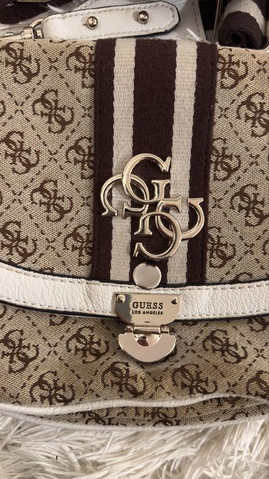 Дамска чанта Guess