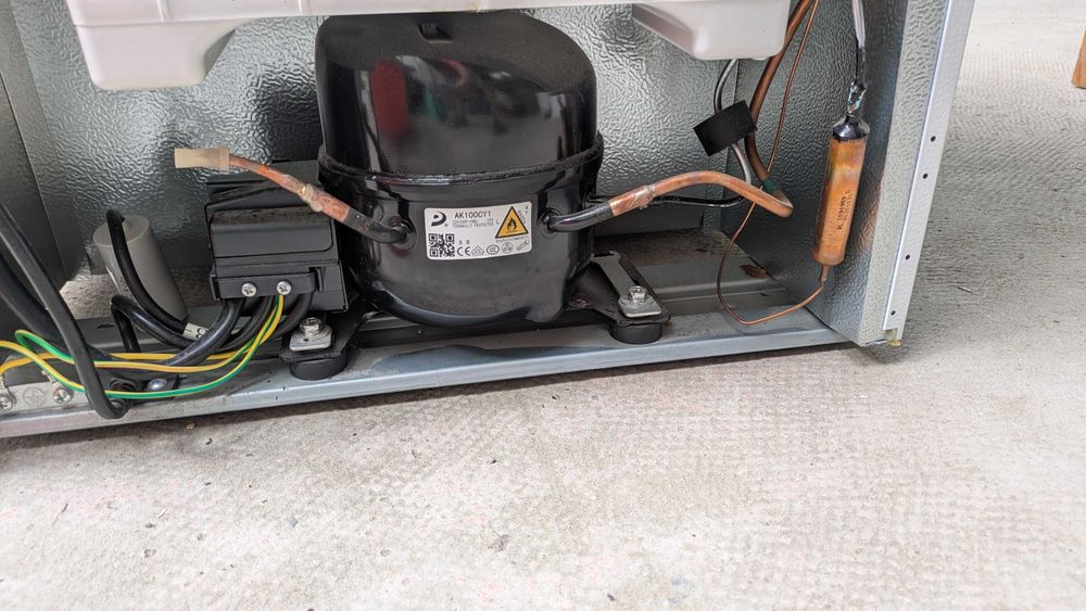 Хладилник с фризерна част Gorenje 96л А+