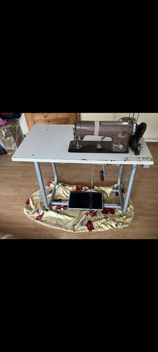 Mașină de cusut industrială