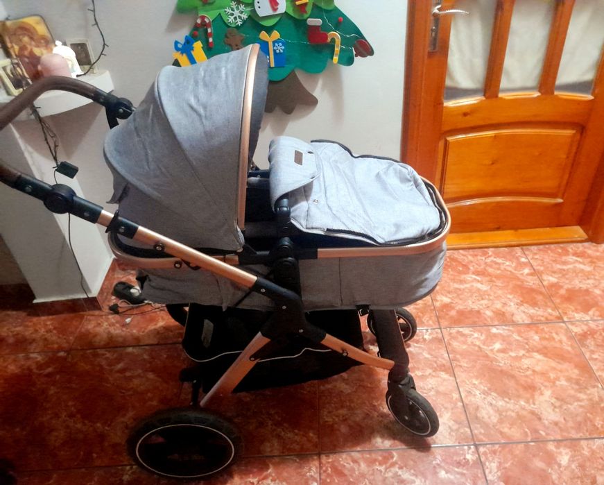 Vând cărucior pentru copii