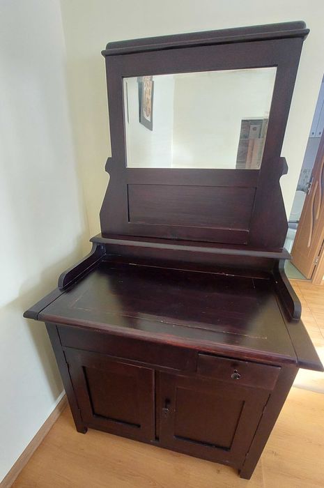 Vand mobilier vechi, lemn masiv, reconditionat, stare foarte buna