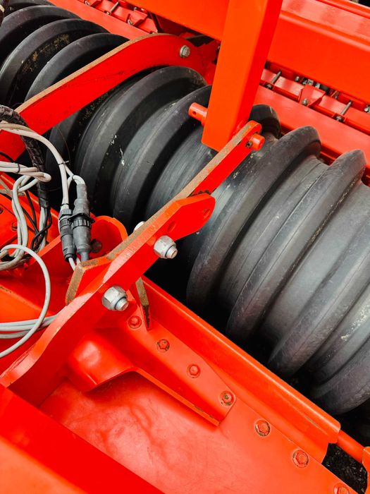 Semanatoare Freza Kuhn Combiliner G 2 an 2018 Monosem Gaspardo Amazone