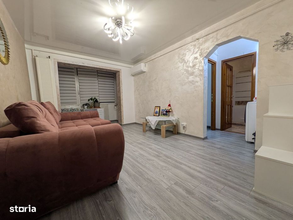 Apartament 3 camere, cochet și primitor, în spate la Cora