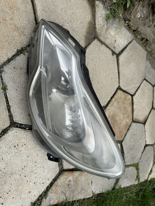 Фейсов ляв фар Корса Д