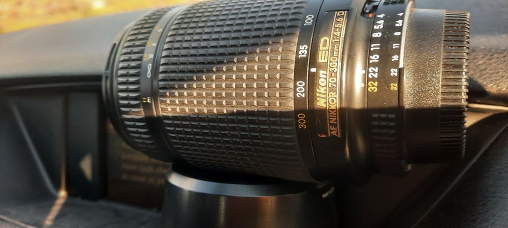 Телефото обектив Nikon 70-300