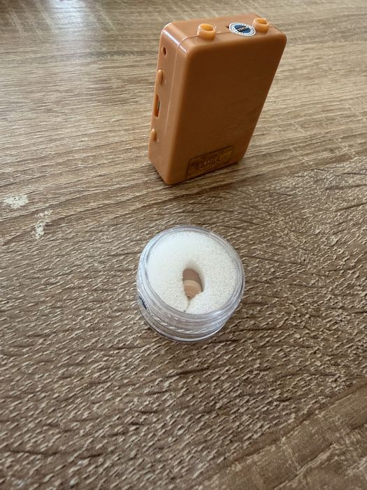 Cutiuță GSM+casca japoneza