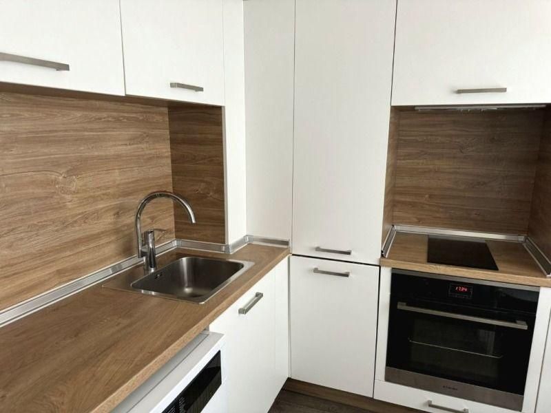 Дава се под наем Двустаен апартамент в София, Център - 76 кв.м за 796.62 € - Снимка #2