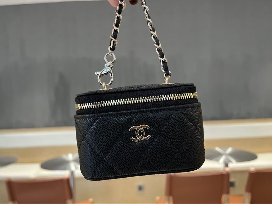 Chanel, Dior, Alaïa,Loro - Мини чанти налични