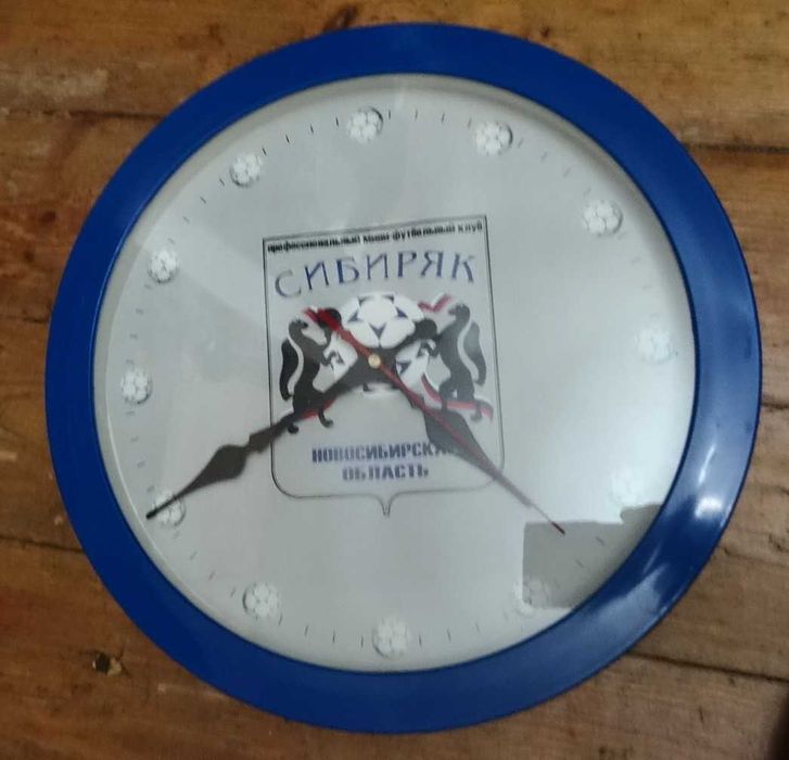 часы кварцевые разные