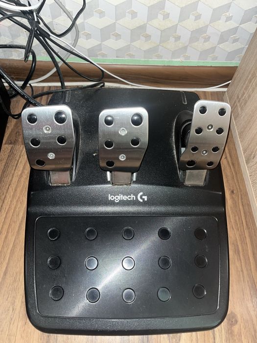 Volan Logitech G29 + schimbator Logitech (se negochieaza usor)