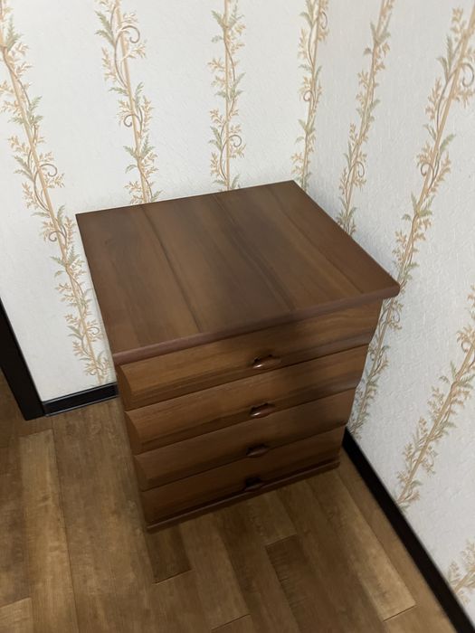 Продаю хорошую тумбочку