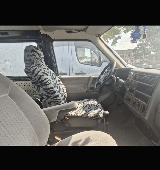 Vw T4 cu 5 locuri si marfa, proprietar
